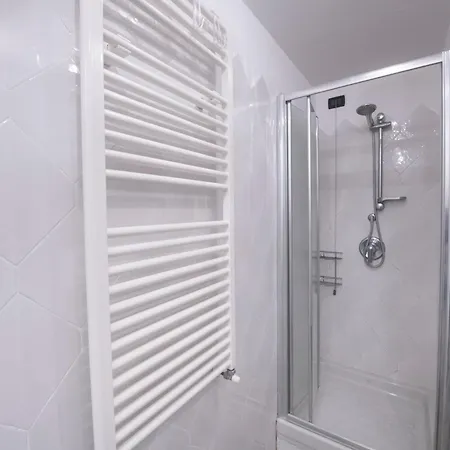 233 - Casa Milla - Centro Citta - 150metri Dal Mare E - Parcheggio Gratis Incluso דירה *